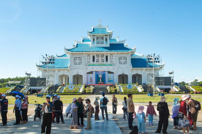 Tháng 8: La Vang trang nghiêm, lộng lẫy đón tín hữu cả nước về hành hương - Ảnh 1. Tháng 8: La Vang trang nghiêm, lộng lẫy đón tín hữu cả nước về hành hương - Ảnh 1.