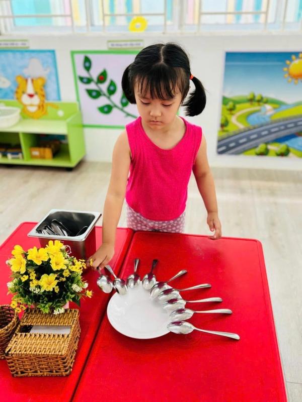 Có phải trẻ đến trường mầm non... toàn chơi? - Ảnh 3.