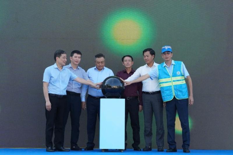 Hà Nội ra quân tổng vệ sinh môi trường toàn thành phố- Ảnh 2. Hà Nội ra quân tổng vệ sinh môi trường toàn thành phố- Ảnh 2.