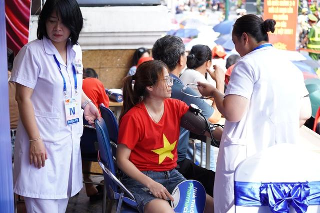 Pharmacity chăm sóc sức khỏe 'khối nhân dân' dịp Đại lễ - Ảnh 4.