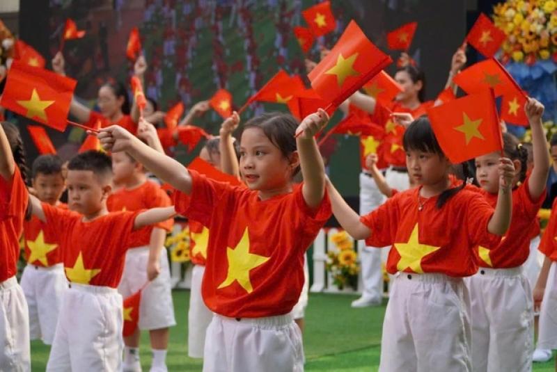 TP.HCM quy định trách nhiệm hiệu trưởng vận động tài trợ tiền mặt, hiện kim - Ảnh 1.