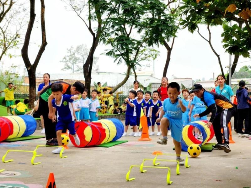 Học phí mầm non có trường 300 triệu đồng/năm   - Ảnh 2.