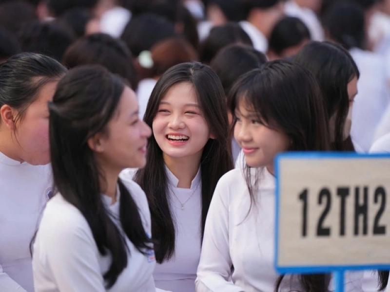 TP.HCM công bố lịch tựu trường, nghỉ hè năm học mới - Ảnh 2.