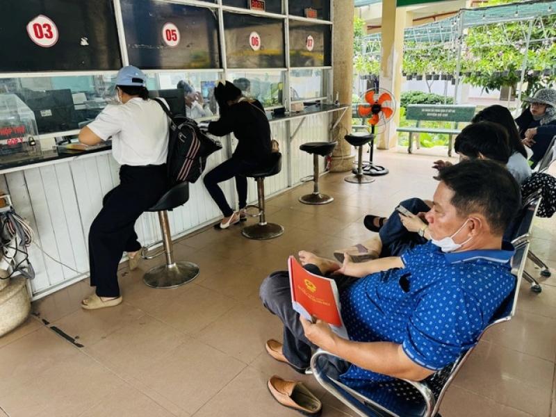 Chính phủ họp bàn về tiền sử dụng đất - Ảnh 1.