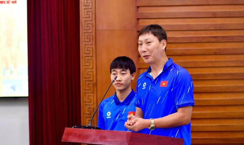 HLV Kim Sang-sik và U.23 Việt Nam được trao tặng Bằng khen của Thủ tướng, Bộ trưởng nói lời xúc động- Ảnh 7. HLV Kim Sang-sik và U.23 Việt Nam được trao tặng Bằng khen của Thủ tướng, Bộ trưởng nói lời xúc động- Ảnh 7.