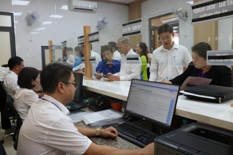 Chấn chỉnh việc lạm dụng yêu cầu nộp bản sao chứng thực khi giải quyết TTHC - Ảnh 1.