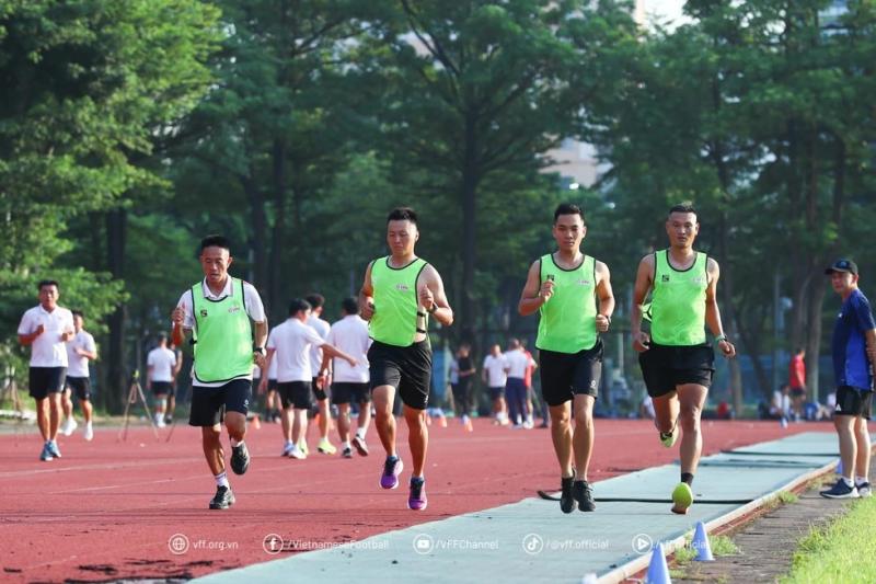 Bị ngất xỉu, một trọng tài V-League đi cấp cứu khi kiểm tra thể lực sáng sớm 3.8- Ảnh 1. Bị ngất xỉu, một trọng tài V-League đi cấp cứu khi kiểm tra thể lực sáng sớm 3.8- Ảnh 1.