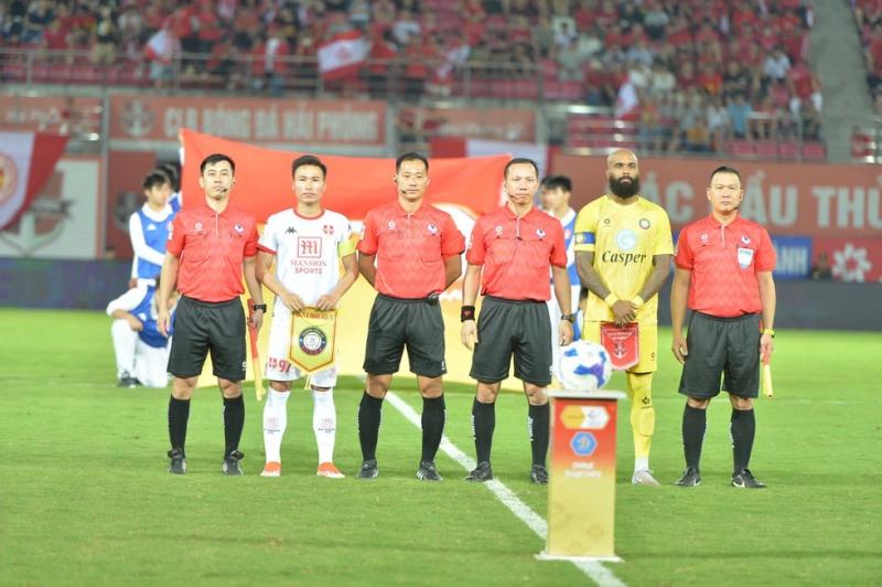 Trọng tài bị ngất khi kiểm tra thể lực, tình hình được theo dõi sát sao: Có dấu hiệu nghiêm trọng - Ảnh 1. Trọng tài bị ngất khi kiểm tra thể lực, tình hình được theo dõi sát sao: Có dấu hiệu nghiêm trọng - Ảnh 1.