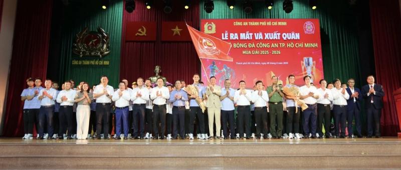 Trung tướng Mai Hoàng dự lễ xuất quân CLB CA TP.HCM: Biểu tượng hào hùng trở lại, đặt mục tiêu cao- Ảnh 3.