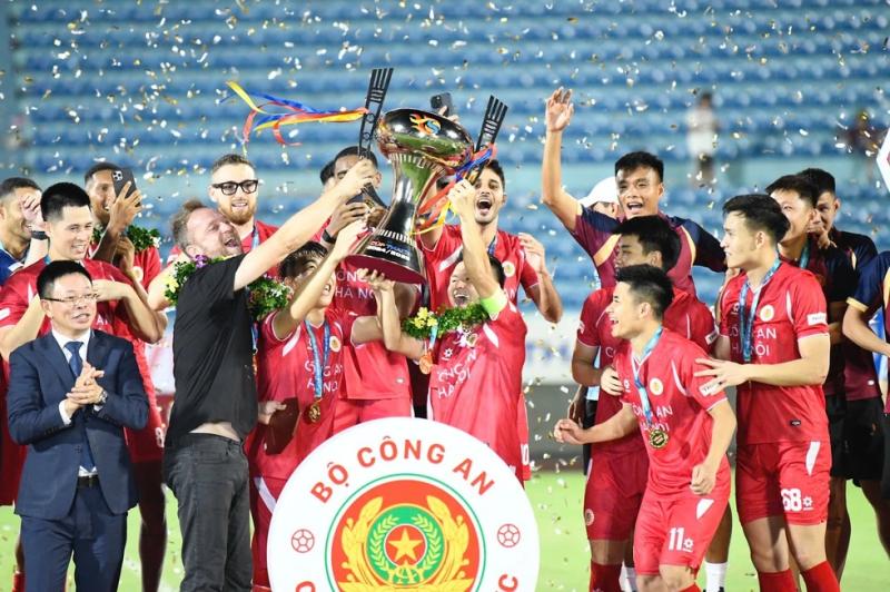Đội CAHN đánh bại Nam Định, giành Siêu cúp: Chiến thắng của bản lĩnh, Đình Bắc nói gì?- Ảnh 2. Đội CAHN đánh bại Nam Định, giành Siêu cúp: Chiến thắng của bản lĩnh, Đình Bắc nói gì?- Ảnh 2.