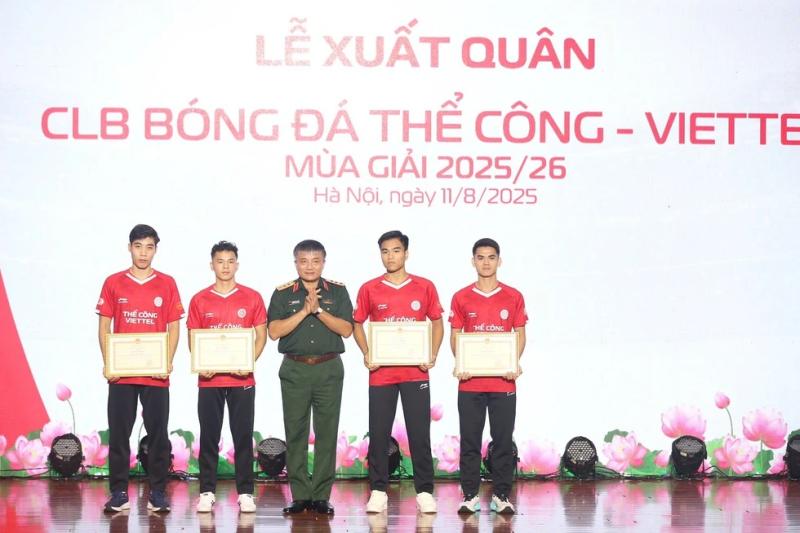 Thứ trưởng Bộ Quốc phòng giao nhiệm vụ đặc biệt cho Thể Công Viettel, đặt mục tiêu vô địch V-League- Ảnh 2. Thứ trưởng Bộ Quốc phòng giao nhiệm vụ đặc biệt cho Thể Công Viettel, đặt mục tiêu vô địch V-League- Ảnh 2.