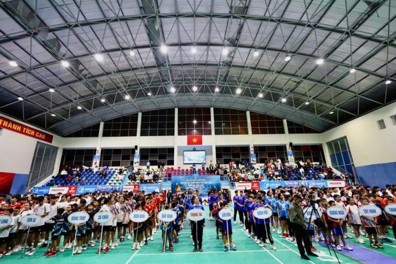 Lựa chọn tài năng từ giải vô địch cầu lông các cây vợt thiếu niên, trẻ xuất sắc - Ảnh 1.