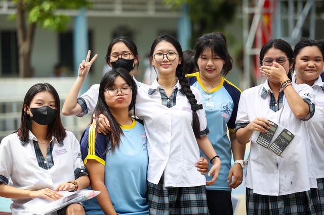 Hàng loạt ngành có điểm chuẩn 15 - Ảnh 1.