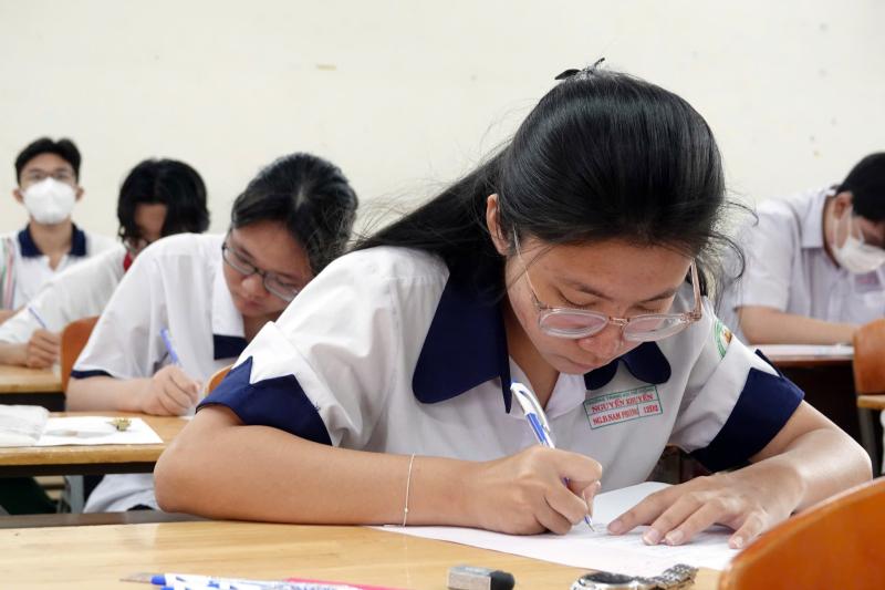 Điểm chuẩn Trường ĐH Công thương TP.HCM: 15 ngành trên 23 điểm - Ảnh 1.