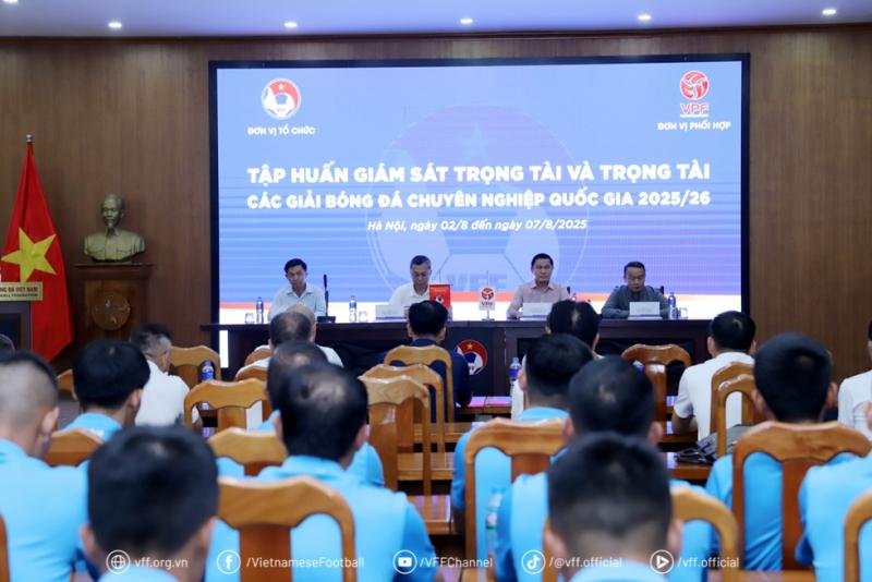 Bế mạc chương trình tập huấn giám sát, trọng tài các giải bóng đá chuyên nghiệp quốc gia 2025-2026