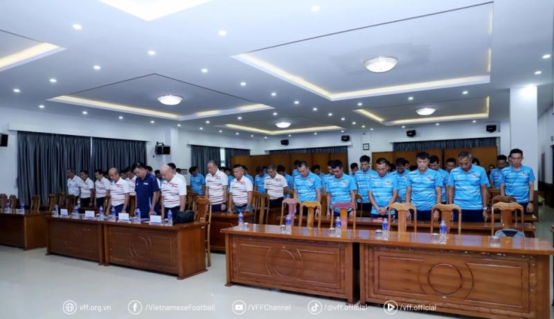 1 phút mặc niệm tưởng nhớ trọng tài Trần Đình Thịnh