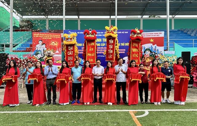 Phường Bình Trưng khánh thành sân bóng đá sau nâng cấp, sửa chữa - Ảnh 1.