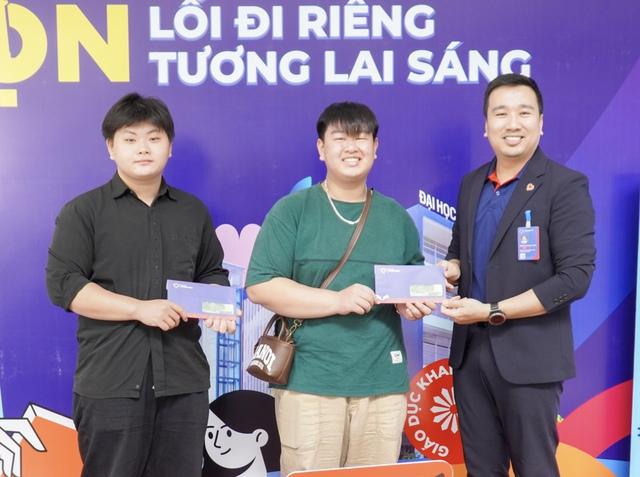 Một trường ĐH tặng 100.000 đồng cho mỗi sinh viên nhân dịp Quốc khánh 2.9 - Ảnh 1.