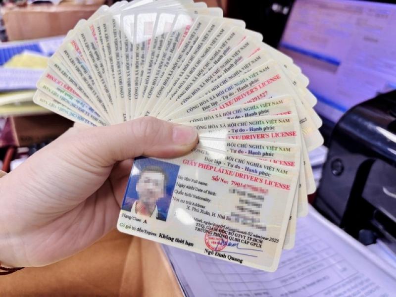 GPLX không lên VNeID, hồ sơ gốc thất lạc: Có nguy cơ mất quyền đổi bằng lái - Ảnh 3.