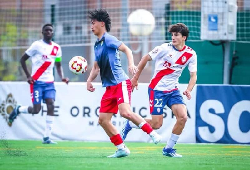 Tiền vệ Việt kiều Julien Nguyễn: 'Tôi học được nhiều khi so tài U.19 Real Madrid'- Ảnh 3. Tiền vệ Việt kiều Julien Nguyễn: 'Tôi học được nhiều khi so tài U.19 Real Madrid'- Ảnh 3.