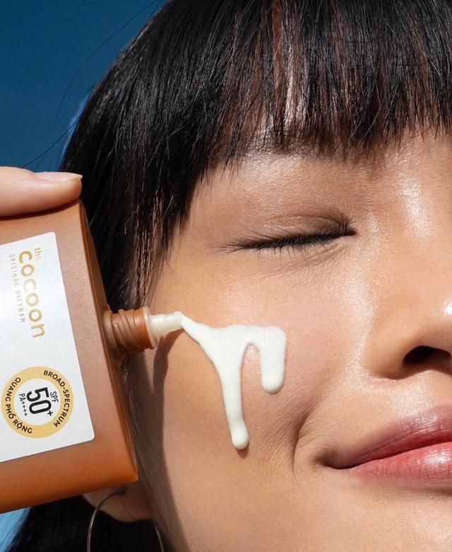 Top 10 kem chống nắng cho da mụn thông thoáng, không bóng nhờn, ngừa mụn hiệu quả- Ảnh 10.