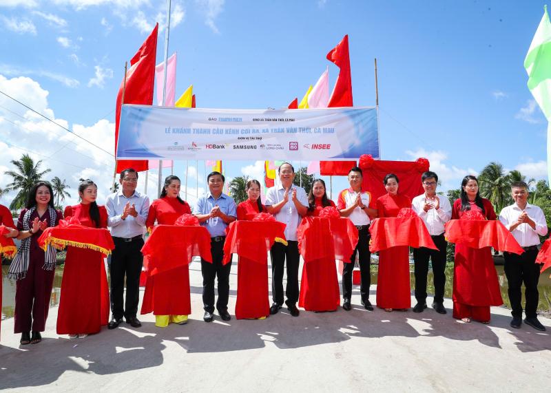Báo Thanh Niên khánh thành cây cầu 'trong mơ' ở vùng đất cuối bản đồ Việt Nam- Ảnh 13.