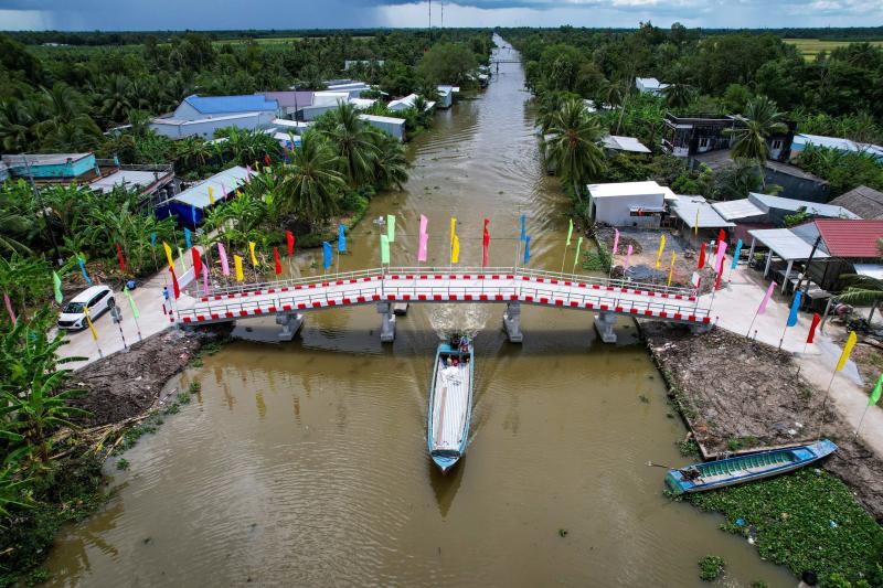 Báo Thanh Niên khánh thành cây cầu 'trong mơ' ở vùng đất cuối bản đồ Việt Nam- Ảnh 1.