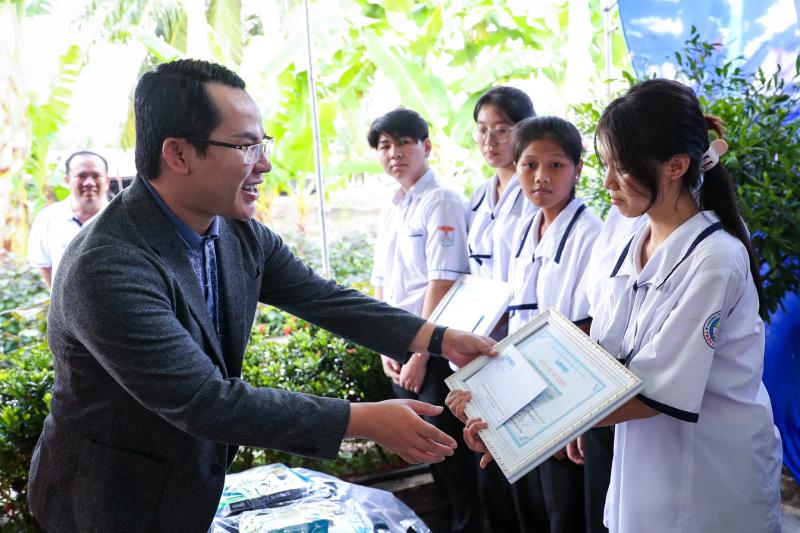 Báo Thanh Niên khánh thành cây cầu 'trong mơ' ở vùng đất cuối bản đồ Việt Nam- Ảnh 9.