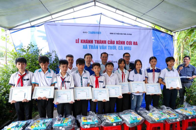 Báo Thanh Niên khánh thành cây cầu 'trong mơ' ở vùng đất cuối bản đồ Việt Nam- Ảnh 11.