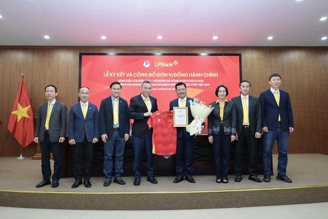 HLV Kim Sang-sik nói bất ngờ về tiền vệ Việt kiều Trần Thành Trung, muốn U.23 Việt Nam phải...- Ảnh 4.