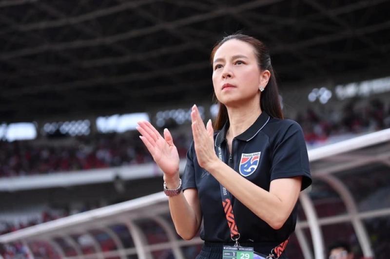 Madam Pang chơi lớn, bóng đá Thái Lan có công nghệ hiện đại nhất thế giới- Ảnh 1. Madam Pang chơi lớn, bóng đá Thái Lan có công nghệ hiện đại nhất thế giới- Ảnh 1.
