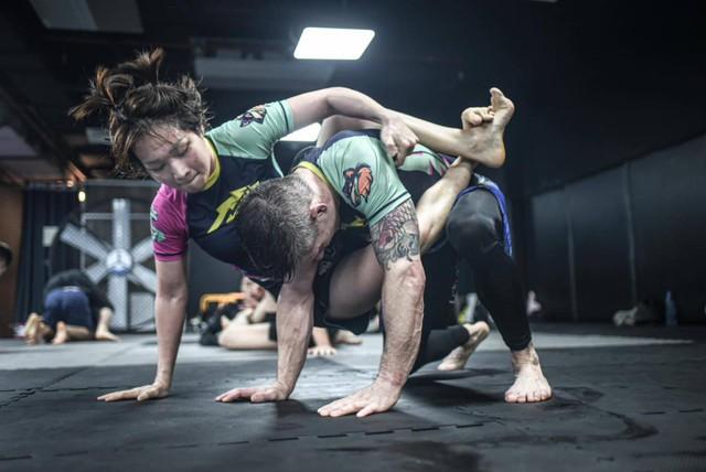 Cận cảnh ‘cô gái MMA’ gây bão mạng, học võ để đủ khả năng tự vệ
- Ảnh 3.