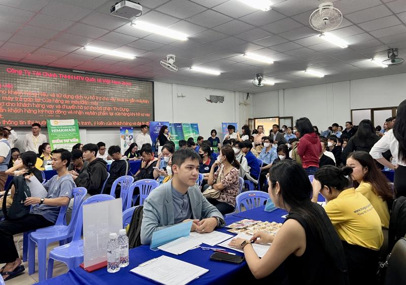 Ngày hội việc làm ở TP.HCM: Có công ty tuyển 300 công nhân may mặc- Ảnh 1. Ngày hội việc làm ở TP.HCM: Có công ty tuyển 300 công nhân may mặc- Ảnh 1.