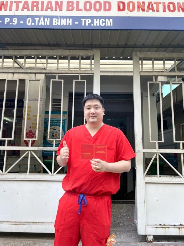 Dr. Nguyên Giáp lan tỏa yêu thương qua hành động hiến máu nhân đạo- Ảnh 4. Dr. Nguyên Giáp lan tỏa yêu thương qua hành động hiến máu nhân đạo- Ảnh 4.