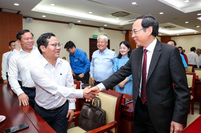 Ông Nguyễn Văn Nên xúc động: 'Tôi biết ơn sâu nặng đồng bào TP.HCM' - Ảnh 4.