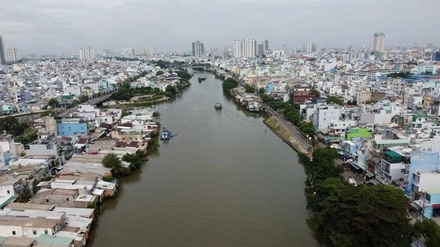 TP.HCM đẩy nhanh tiến độ bồi thường, di dời nhà ven kênh Đôi- Ảnh 1.