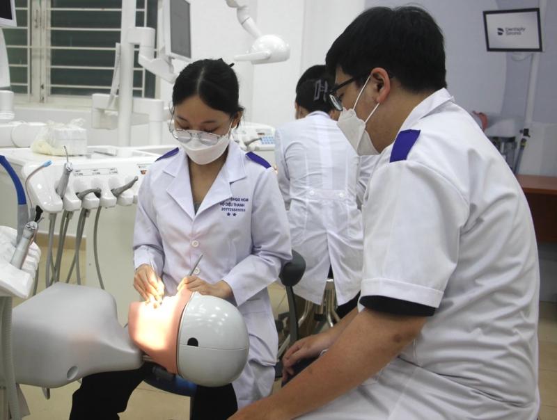 Nguồn tuyển ngành sức khỏe bị đe dọa khi học sinh ít chọn môn sinh - Ảnh 1.