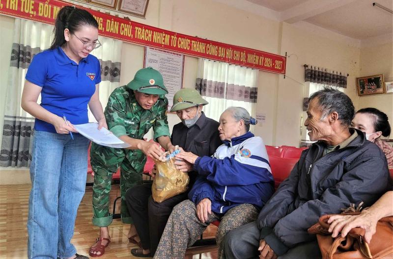 Chủ động ứng phó lũ quét, sạt lở đất sau bão số 5- Ảnh 2.