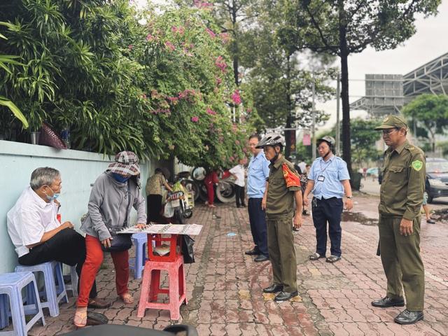 TP.HCM: Phường Diên Hồng mạnh tay xử lý lấn chiếm vỉa hè, lòng đường - Ảnh 6.