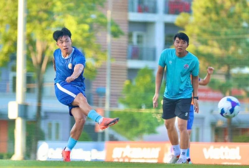 Thiếu tướng Lê Vân nói điều tâm huyết, HLV Thạch Bảo Khanh: 'PVF-CAND sẽ tạo bất ngờ ở V-League'- Ảnh 3. Thiếu tướng Lê Vân nói điều tâm huyết, HLV Thạch Bảo Khanh: 'PVF-CAND sẽ tạo bất ngờ ở V-League'- Ảnh 3.