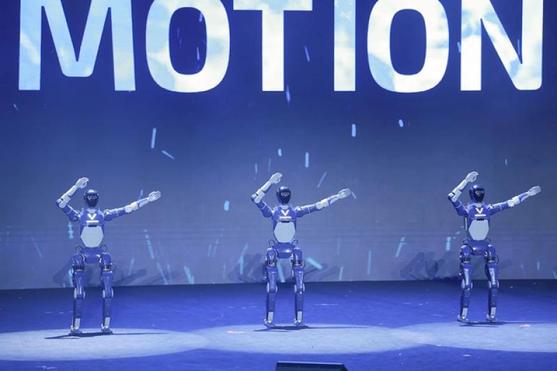 Chủ tịch VinMotion: Dàn robot hình người nhảy múa gây sốt 100% 'make in Vietnam'- Ảnh 4. Chủ tịch VinMotion: Dàn robot hình người nhảy múa gây sốt 100% 'make in Vietnam'- Ảnh 4.