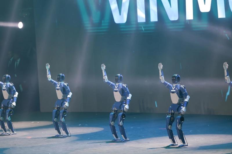 Chủ tịch VinMotion: Dàn robot hình người nhảy múa gây sốt 100% 'make in Vietnam'- Ảnh 3. Chủ tịch VinMotion: Dàn robot hình người nhảy múa gây sốt 100% 'make in Vietnam'- Ảnh 3.