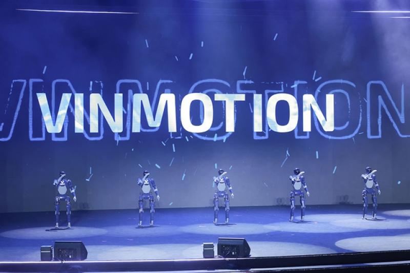 Chủ tịch VinMotion: Dàn robot hình người nhảy múa gây sốt 100% 'make in Vietnam'- Ảnh 2. Chủ tịch VinMotion: Dàn robot hình người nhảy múa gây sốt 100% 'make in Vietnam'- Ảnh 2.