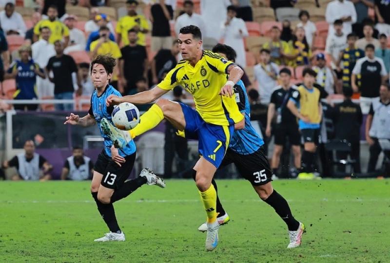 Ronaldo gây sốc muốn đưa Bruno Fernandes đến Al Nassr: Hợp đồng ‘bom tấn’ 200 triệu bảng- Ảnh 1. Ronaldo gây sốc muốn đưa Bruno Fernandes đến Al Nassr: Hợp đồng ‘bom tấn’ 200 triệu bảng- Ảnh 1.