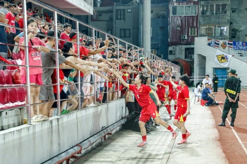 Mua vé cổ vũ đội tuyển nữ Việt Nam đấu bán kết AFF Cup thế nào, giá bao nhiêu?- Ảnh 6. Mua vé cổ vũ đội tuyển nữ Việt Nam đấu bán kết AFF Cup thế nào, giá bao nhiêu?- Ảnh 6.