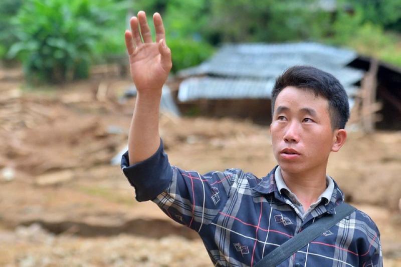 Trưởng bản ở Điện Biên chạy bộ trong đêm mưa, sơ tán giúp 80 người thoát chết- Ảnh 1.