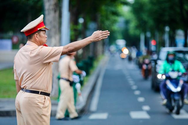 Từ nay đến ngày 30.8, người dân TP.HCM lưu thông qua đường Lê Lợi cần chú ý- Ảnh 1.