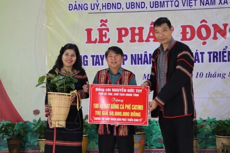 1,8 tỉ đồng tiếp sức người Xê Đăng ở Măng Ri khôi phục vườn sâm Ngọc Linh - Ảnh 1.