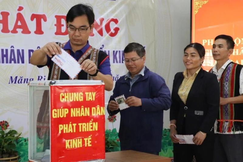 1,8 tỉ đồng tiếp sức người Xê Đăng ở Măng Ri khôi phục vườn sâm Ngọc Linh - Ảnh 2.