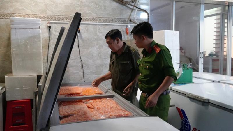 Đồng Tháp: Phát hiện hơn 5,4 tấn thịt không rõ nguồn gốc- Ảnh 1. Đồng Tháp: Phát hiện hơn 5,4 tấn thịt không rõ nguồn gốc- Ảnh 1.
